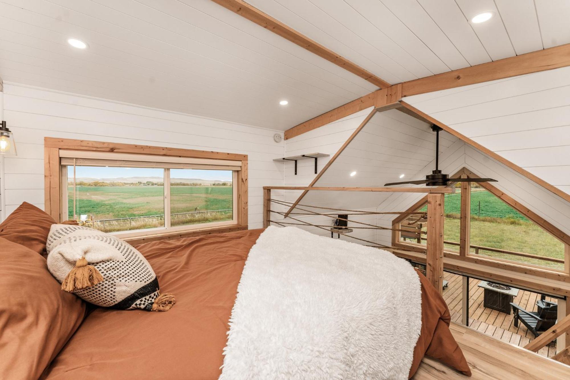 Modern Tiny Cabin, With Hot Tub In Choteau Mt Экстерьер фото
