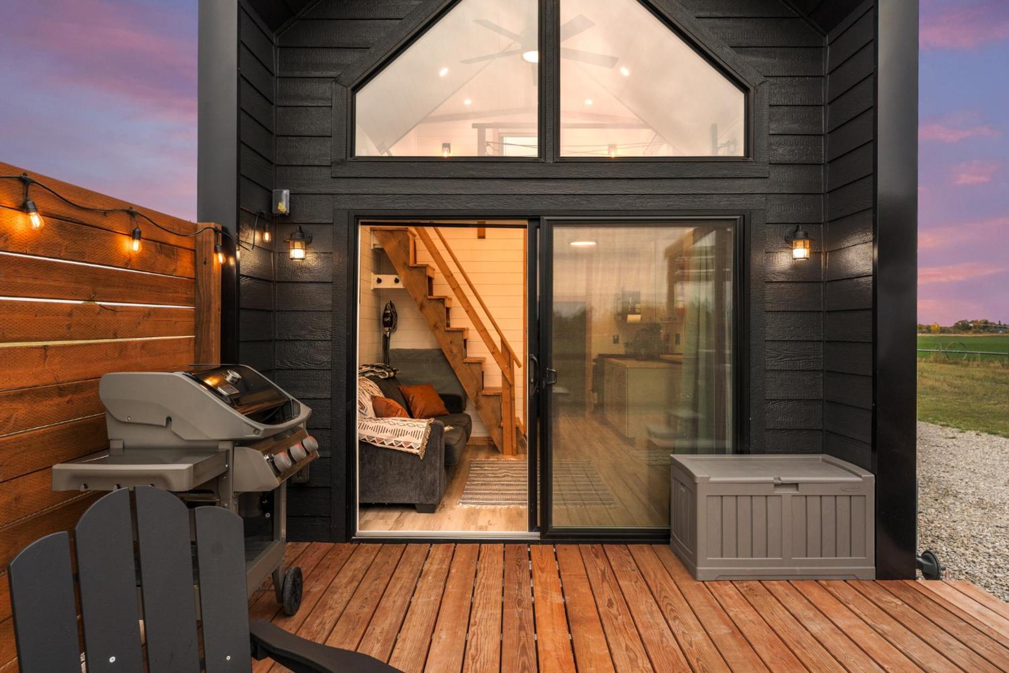 Modern Tiny Cabin, With Hot Tub In Choteau Mt Экстерьер фото