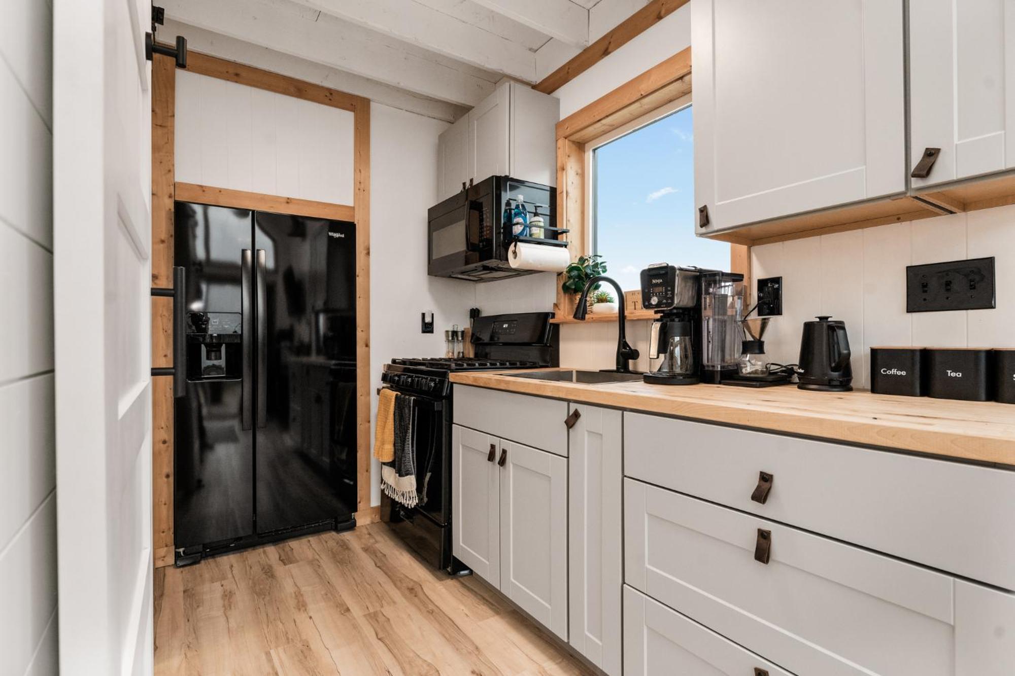 Modern Tiny Cabin, With Hot Tub In Choteau Mt Экстерьер фото
